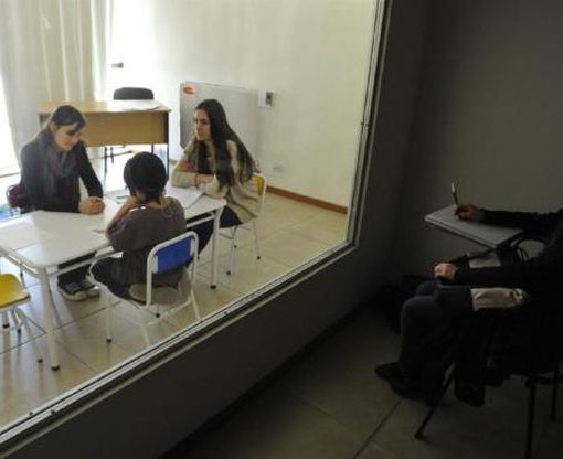 Ejemplo de sala con cámara Gessel