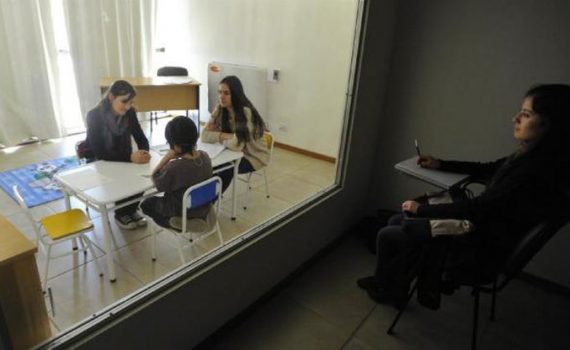 Ejemplo de sala con cámara Gessel